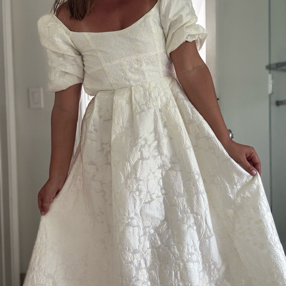 Anthropologie Chic Cream puff sleeve special occasion dress with pockets